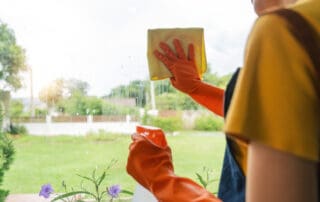 Cleaning windows for spring cleaning